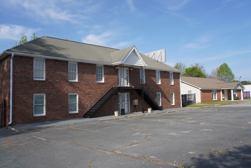 Parkwood Properties portfolio of 2 properties for sale on LoopNet.com - Building Photo - Image 3 of 30