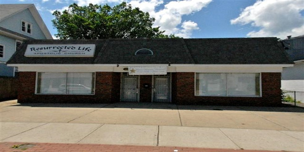 2325 E Main St, Bridgeport, CT for sale - Building Photo - Image 1 of 1