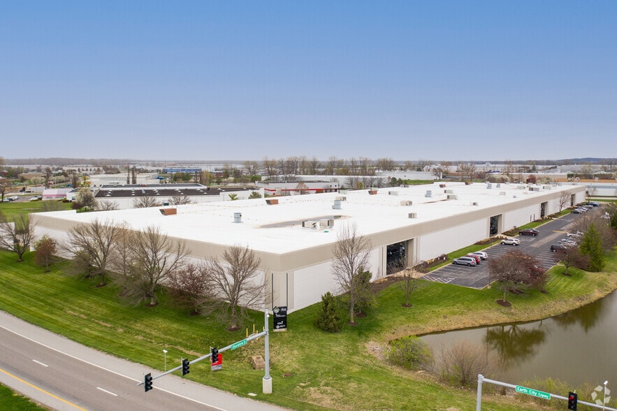 13145-13185 Lakefront Dr, Earth City, MO for lease - Building Photo - Image 2 of 7
