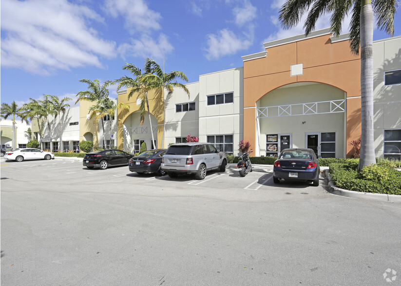 11231 NW 20th St, Miami, FL for lease - Building Photo - Image 2 of 5