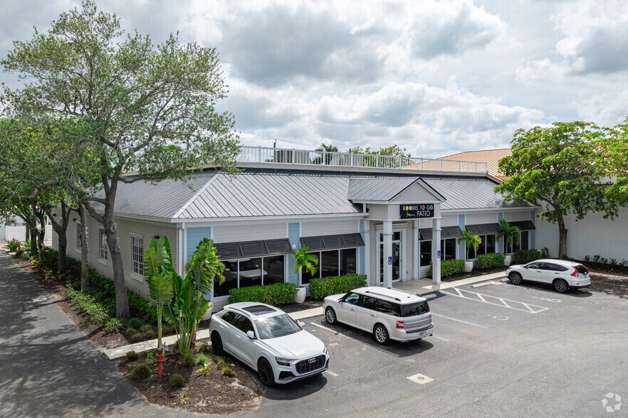 680 Tamiami Trl N, Naples, FL for sale - Primary Photo - Image 1 of 1