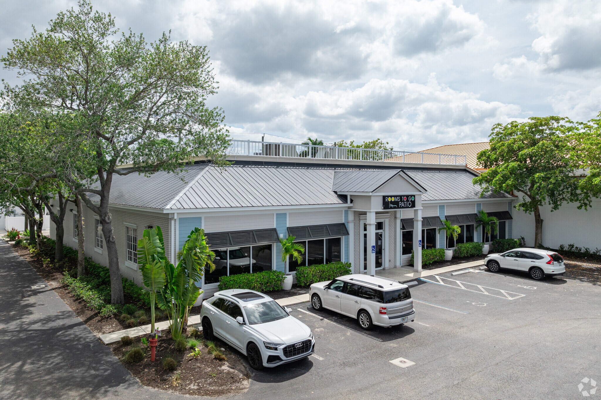 680 Tamiami Trl N, Naples, FL for sale Primary Photo- Image 1 of 1