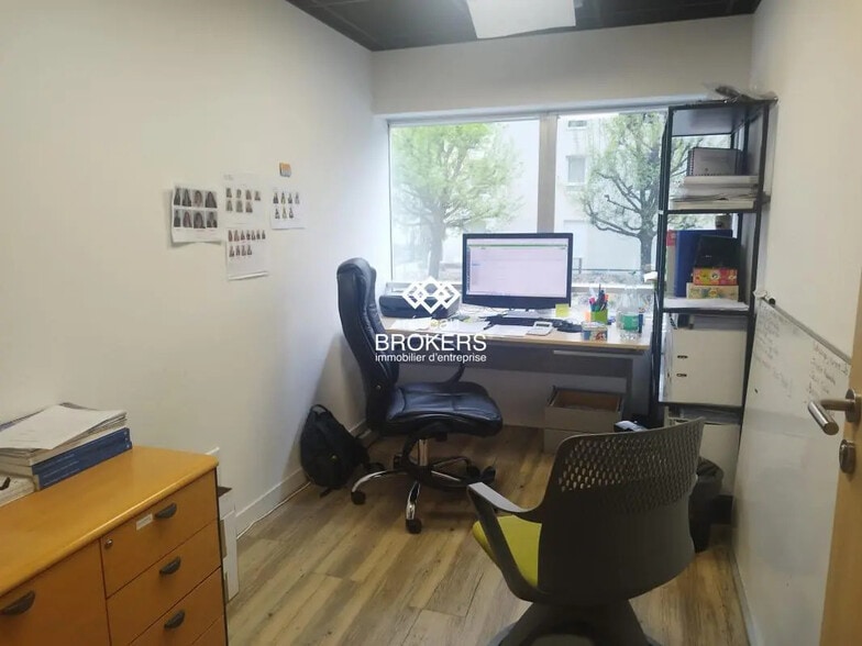 Office in Cluses for lease - Interior Photo - Image 3 of 3