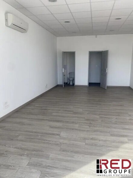 Flex in Meyreuil for lease - Building Photo - Image 3 of 5