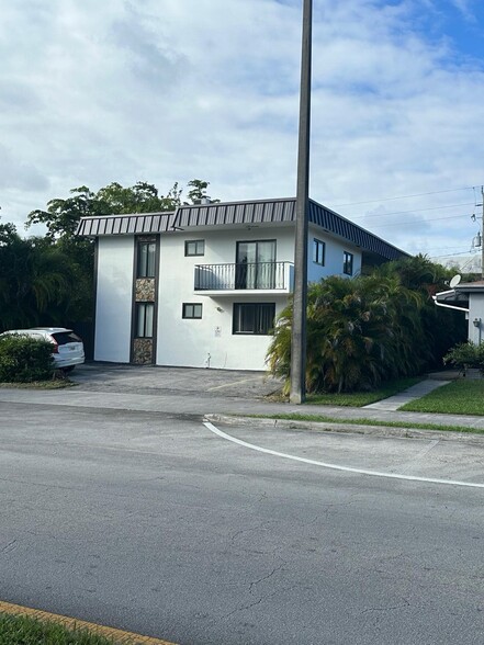 2379 NE 172nd St, North Miami Beach, FL for sale - Building Photo - Image 2 of 12