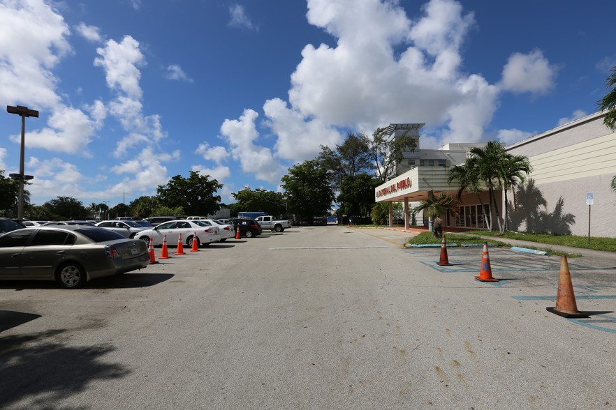 190 NW 79th Ave, Miami, FL for lease - Building Photo - Image 3 of 17