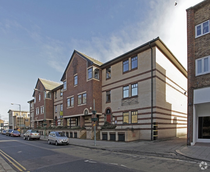 Waterhouse St, Hemel Hempstead for lease - Primary Photo - Image 1 of 5