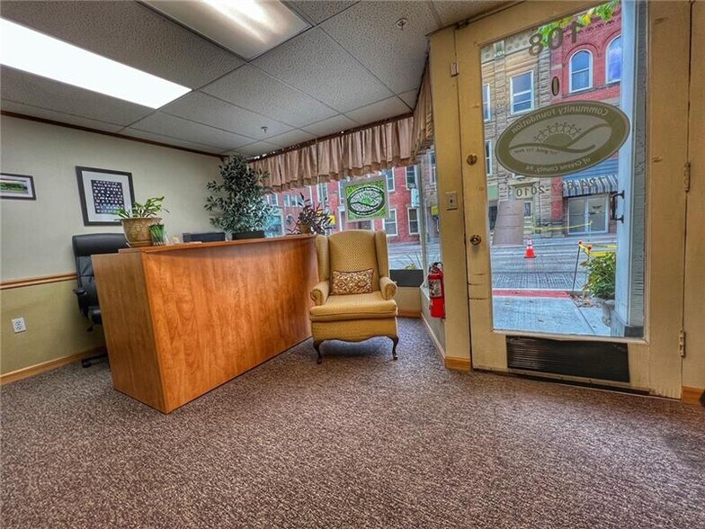 102 E High St, Waynesburg, PA for sale - Interior Photo - Image 3 of 11