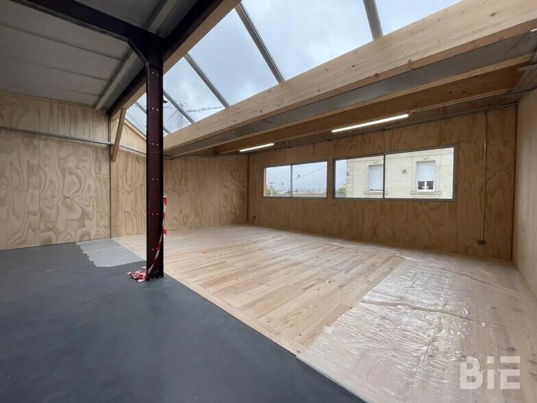 Office in Bègles for lease - Interior Photo - Image 3 of 9