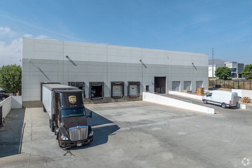 930 Columbia Ave, Riverside, CA for lease - Building Photo - Image 2 of 4