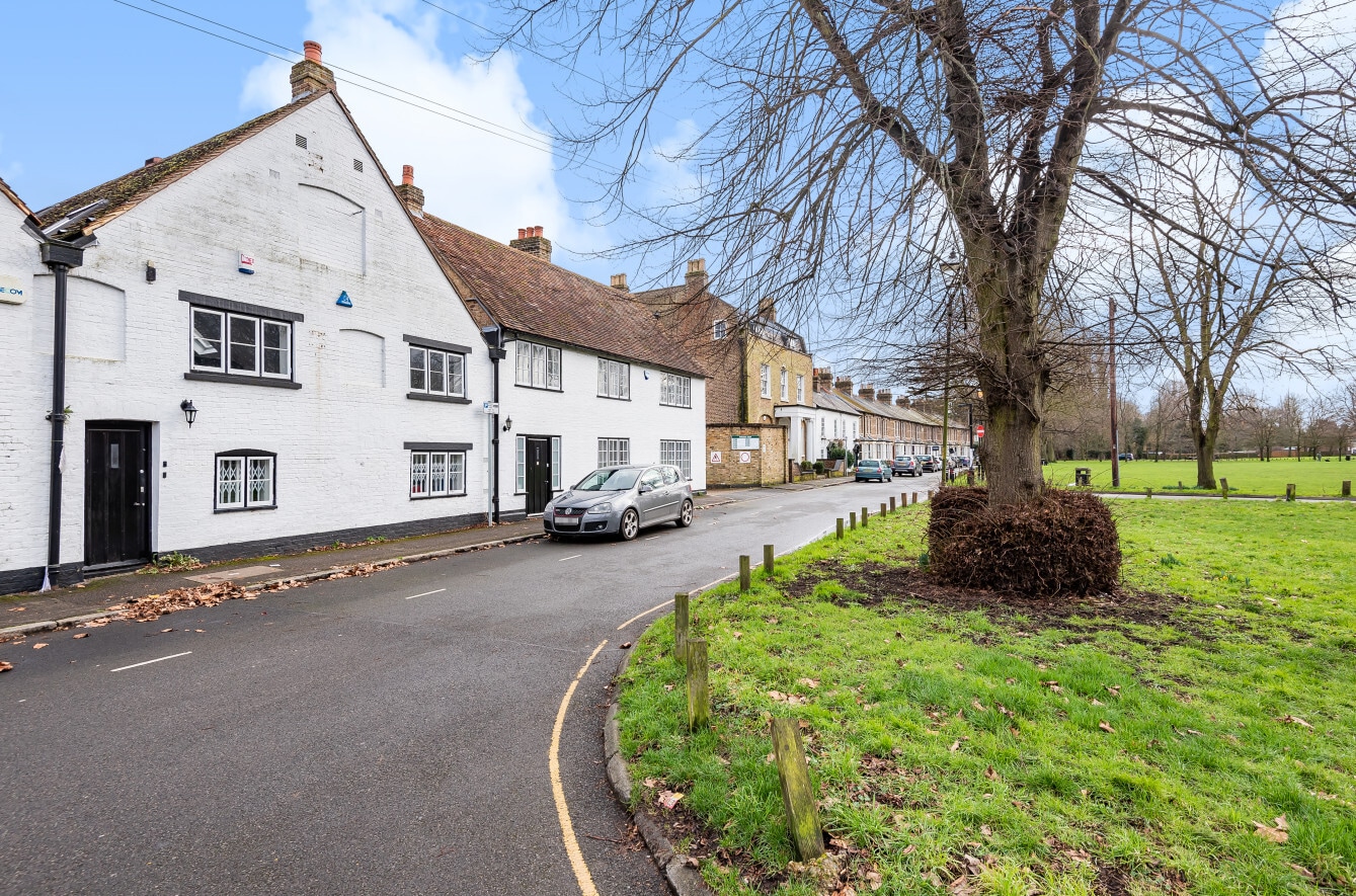 The Green, West Drayton, MDS UB7 7PN - Unit 2 - - Interior Photo - Image 1 of 7