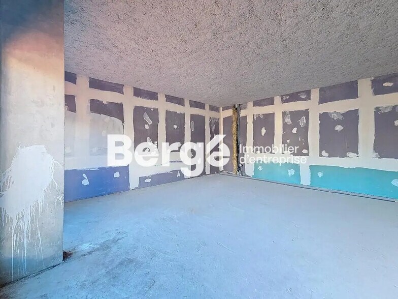 Retail in Le Cannet for lease - Building Photo - Image 3 of 10