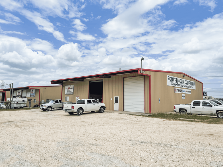 2103 FM 1516 N, Converse, TX for lease - Building Photo - Image 1 of 4