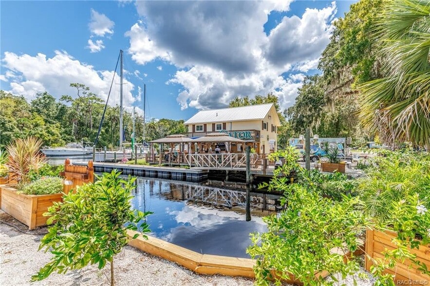 6617 Riverside Dr, Yankeetown, FL for sale - Building Photo - Image 1 of 1