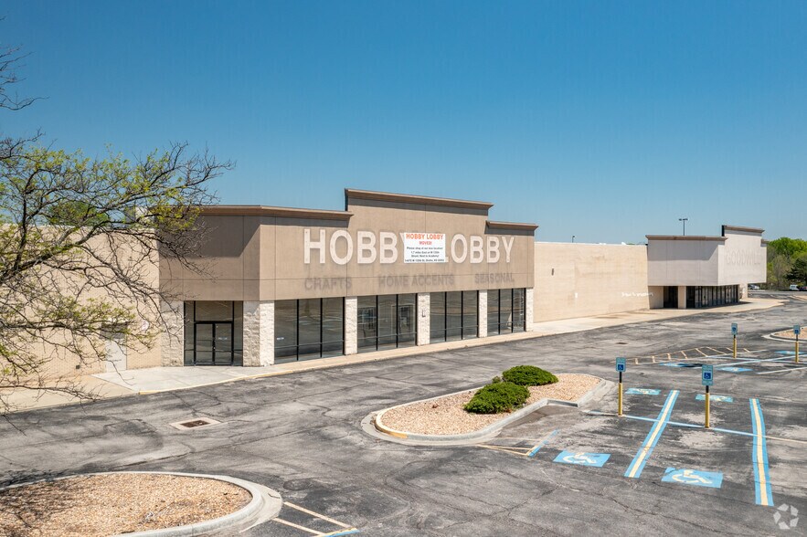 Retail in Olathe, KS for sale - Primary Photo - Image 1 of 1