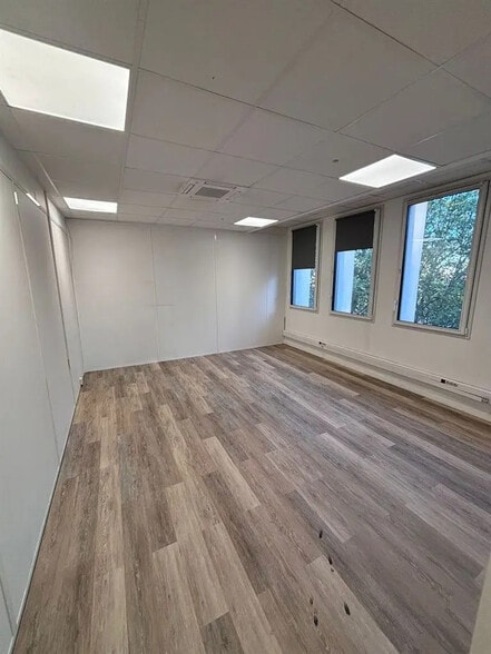 Office in Charenton-le-Pont for sale - Interior Photo - Image 3 of 10