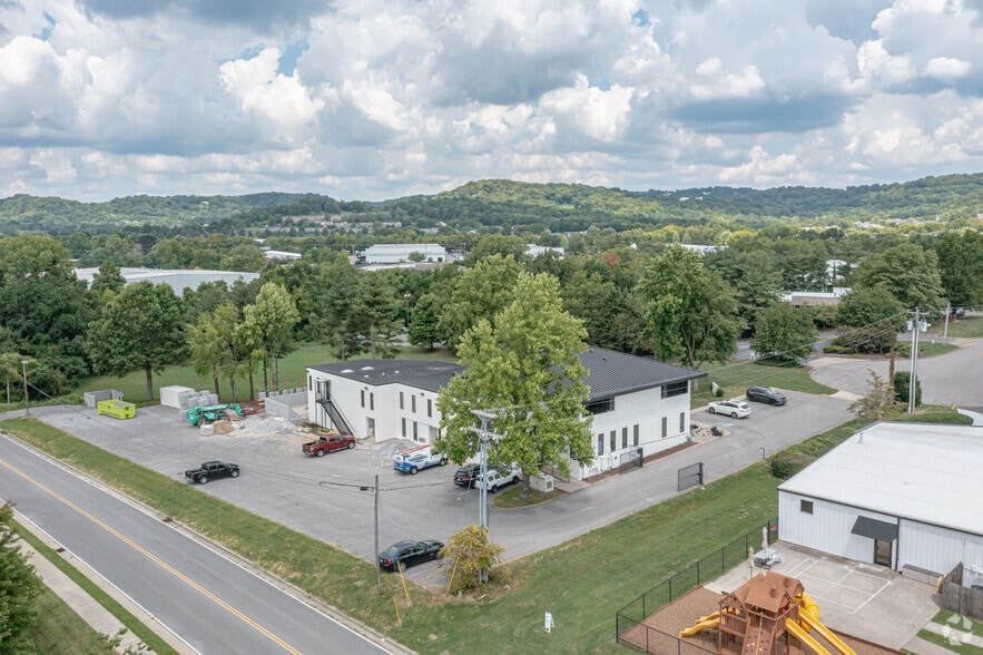 307 Southgate Ct, Brentwood, TN for lease - Building Photo - Image 3 of 26