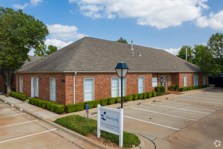 1012 NW Grand Blvd, Oklahoma City, OK for lease - Building Photo - Image 1 of 4