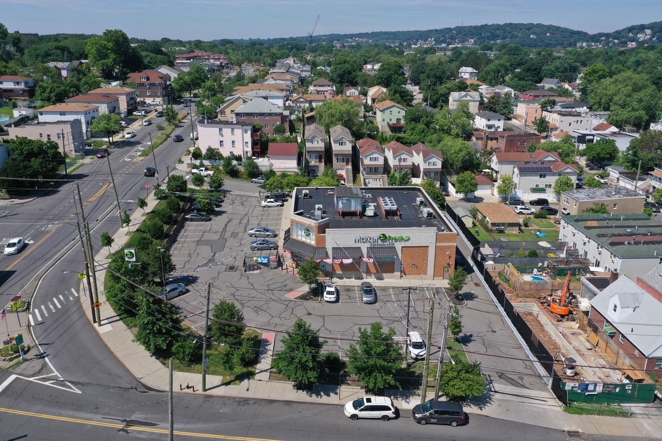 570 Tompkins Ave, Staten Island, NY 10305