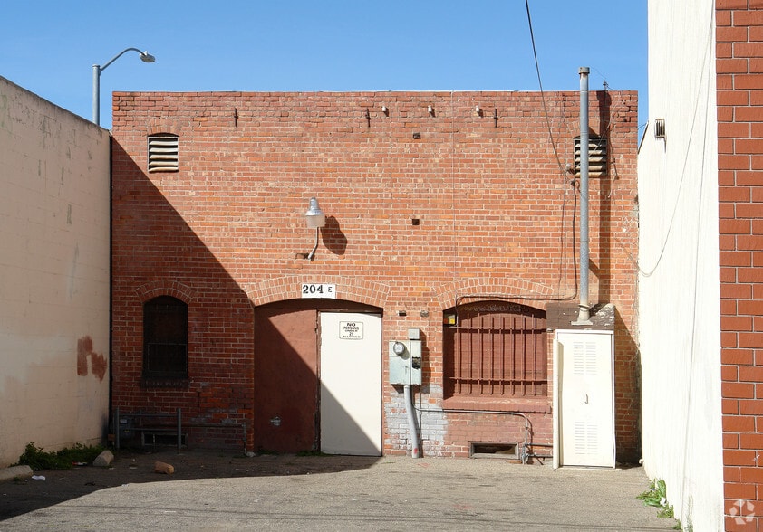 204 E 5th St, Oxnard, CA for lease - Building Photo - Image 2 of 2