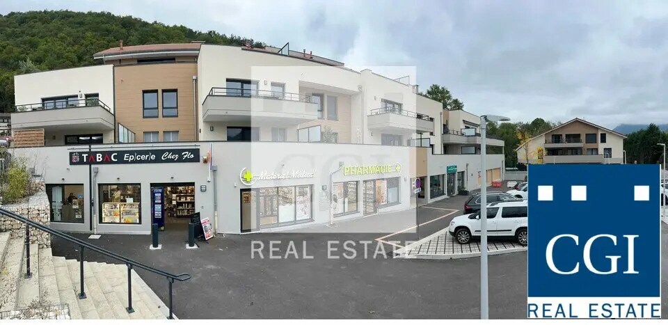 Retail in Noyarey for lease - Building Photo - Image 2 of 11