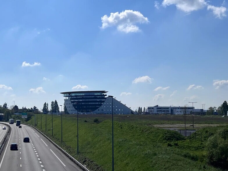 Office in Saran for lease - Building Photo - Image 3 of 7