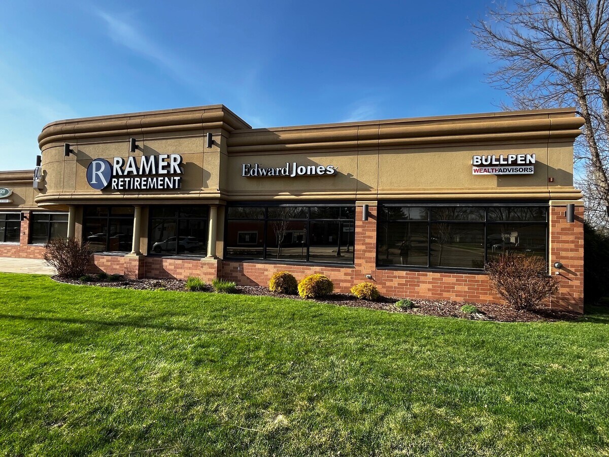 2001 Second St SW, Rochester, MN 55902 Uptown Square paramark.us