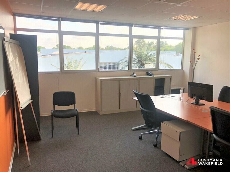 Office in Gradignan for lease - Building Photo - Image 3 of 9