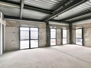 Office in Limas for lease Interior Photo- Image 2 of 8