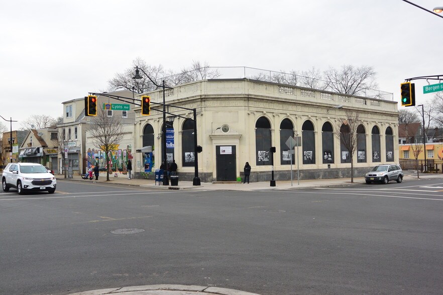 1080 Bergen St, Newark, NJ 07112