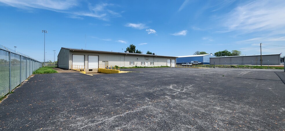 1011 Veterans Memorial Ln, Bowling Green, KY for lease - Building Photo - Image 2 of 17