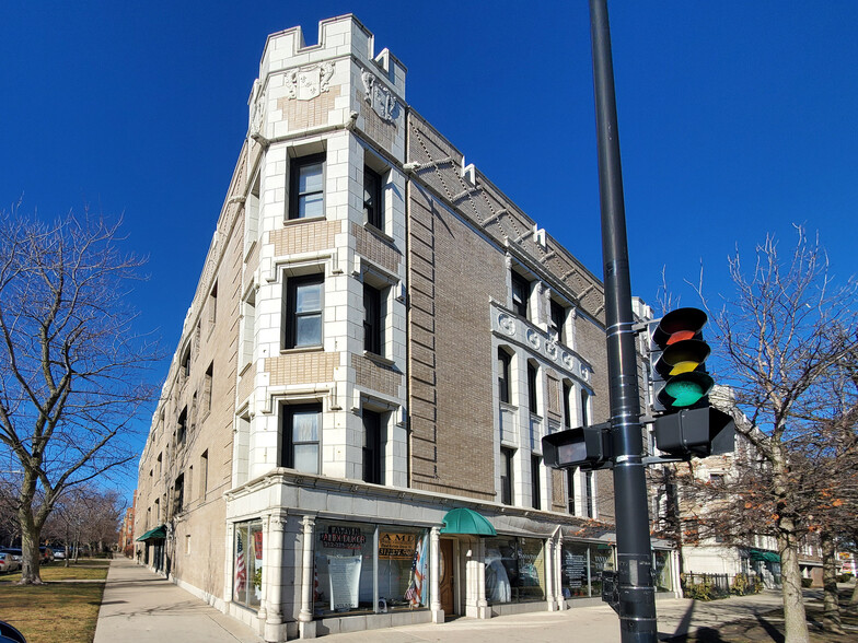 7100 N Sheridan Rd, Chicago, IL for sale - Building Photo - Image 1 of 1