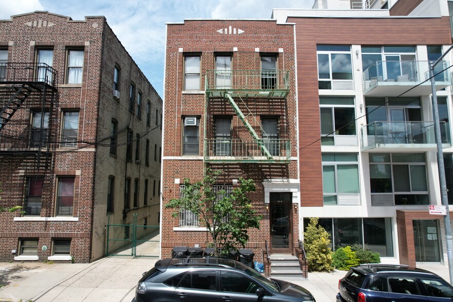 2618 28th St, Long Island City, NY 11102 | LoopNet