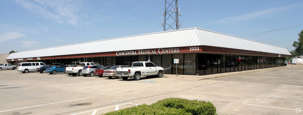 2233 E Grauwyler Rd, Irving, TX for lease - Building Photo - Image 3 of 5