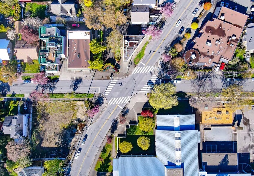 1303 Fairfield Rd, Victoria, BC for sale - Aerial - Image 2 of 3