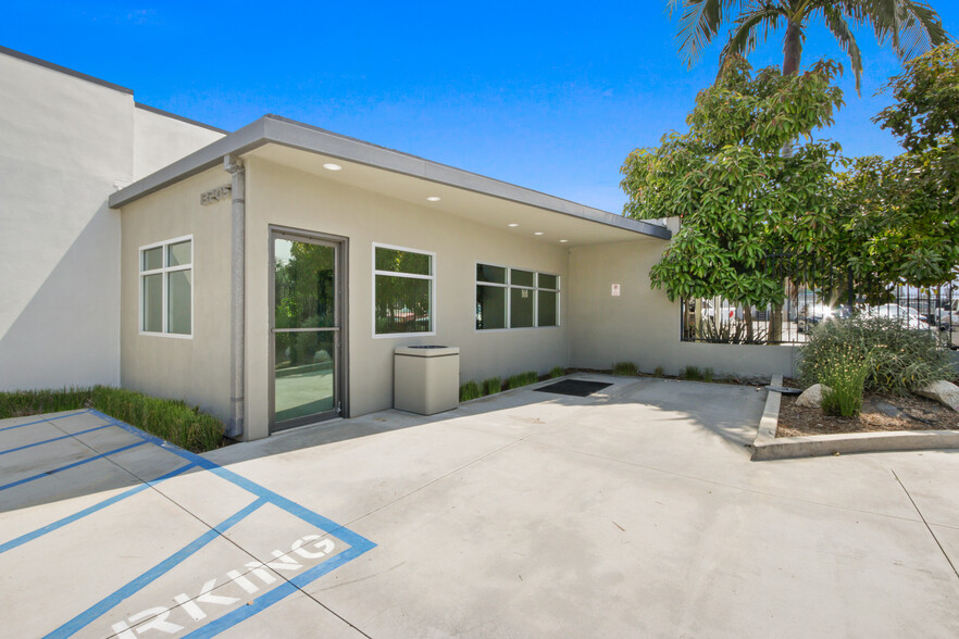 13205 Lakeland Rd, Santa Fe Springs, CA for sale - Primary Photo - Image 1 of 7