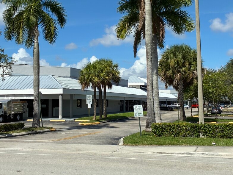 4505-4599 N Pine Island Rd, Sunrise, FL for lease - Building Photo - Image 1 of 12