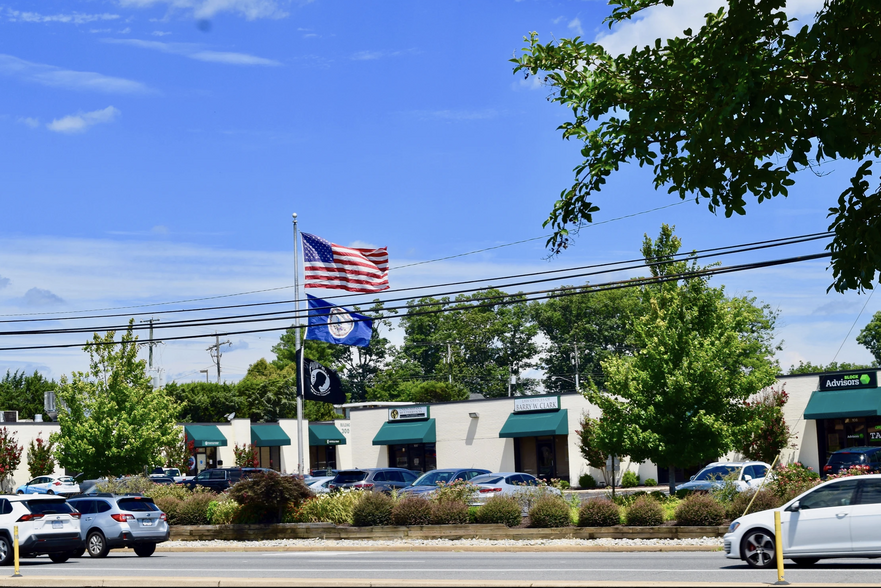 100-810 Westwood Office Park, Fredericksburg, VA for lease - Building Photo - Image 1 of 14