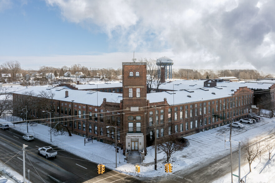 2301 E Michigan Ave, Jackson, MI for sale - Primary Photo - Image 1 of 1