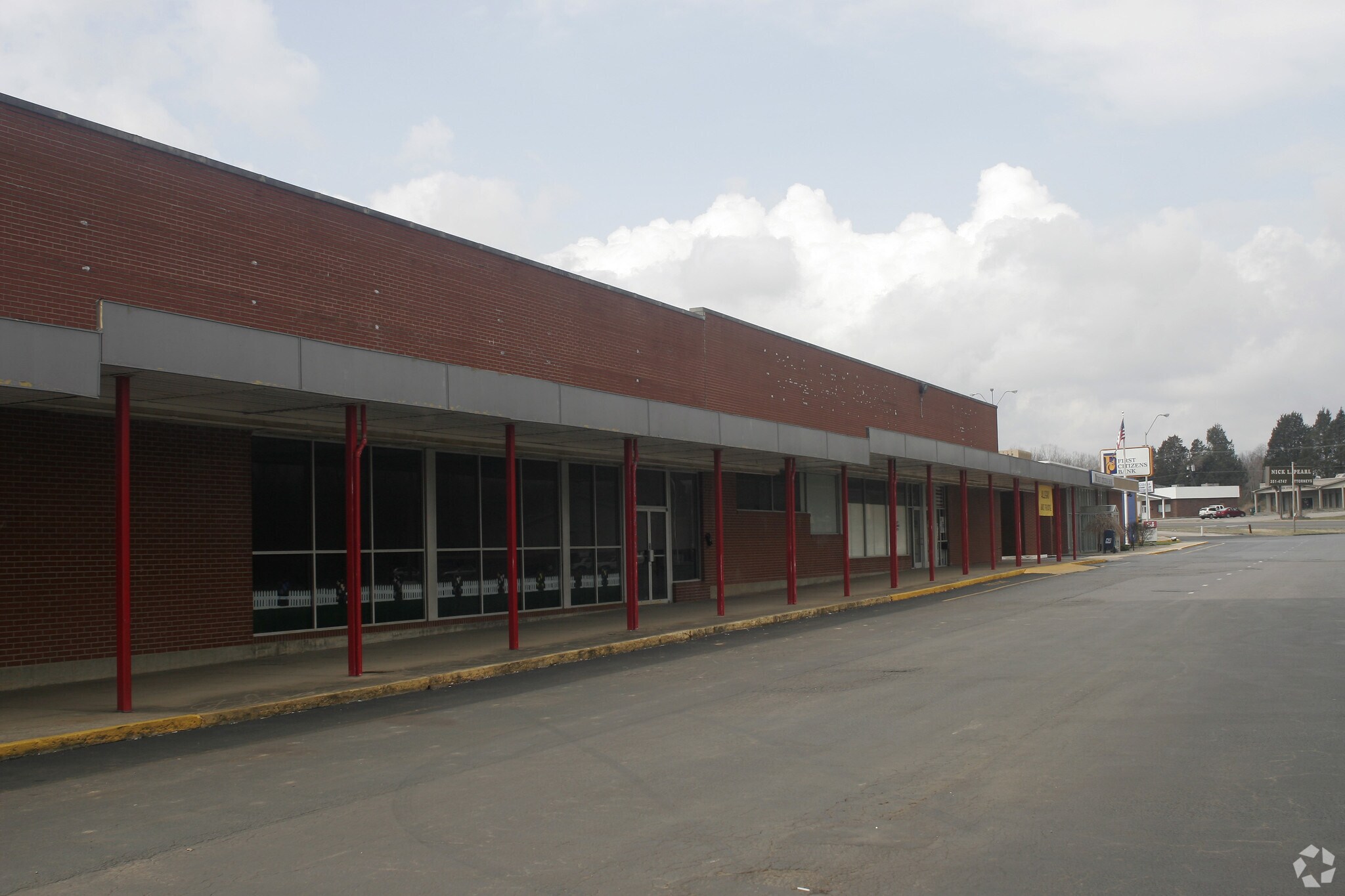 186-231 Redmar Blvd, Radcliff, KY for sale Primary Photo- Image 1 of 1