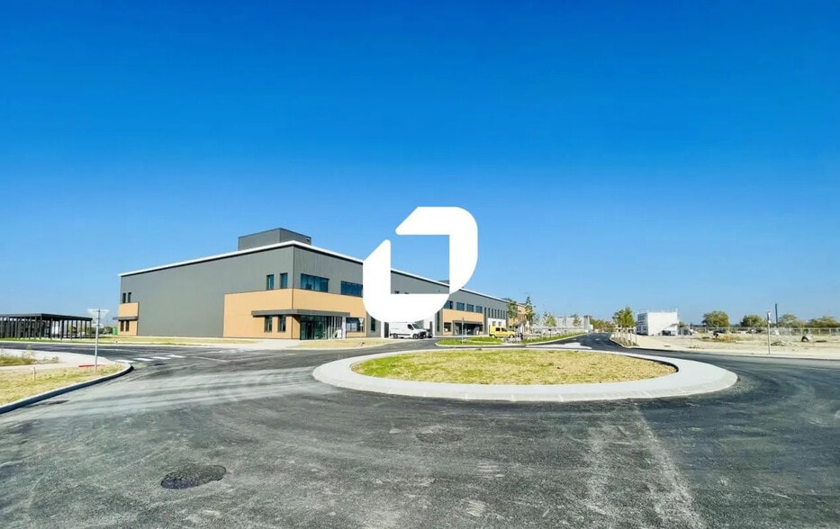 Office in Saint-Priest for lease - Building Photo - Image 2 of 161