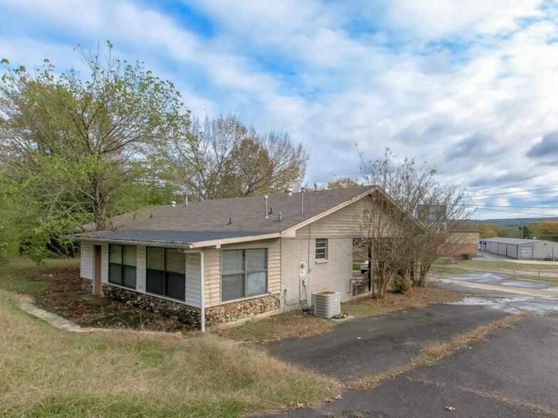 148 Amity Rd, Hot Springs National Park, AR 71913