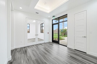 4807 Sugar Grove Blvd, Stafford, TX for lease Interior Photo- Image 2 of 15