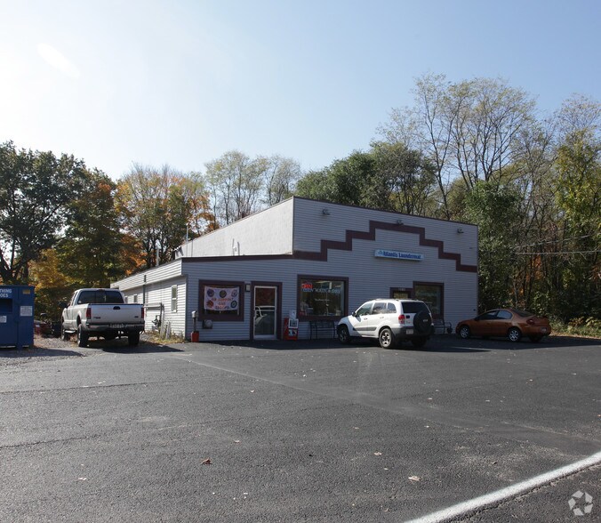 1082 Dix Ave, Hudson Falls, NY for sale - Primary Photo - Image 1 of 1