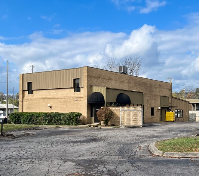 653 Mainstream Dr, Nashville, TN for lease - Building Photo - Image 1 of 8