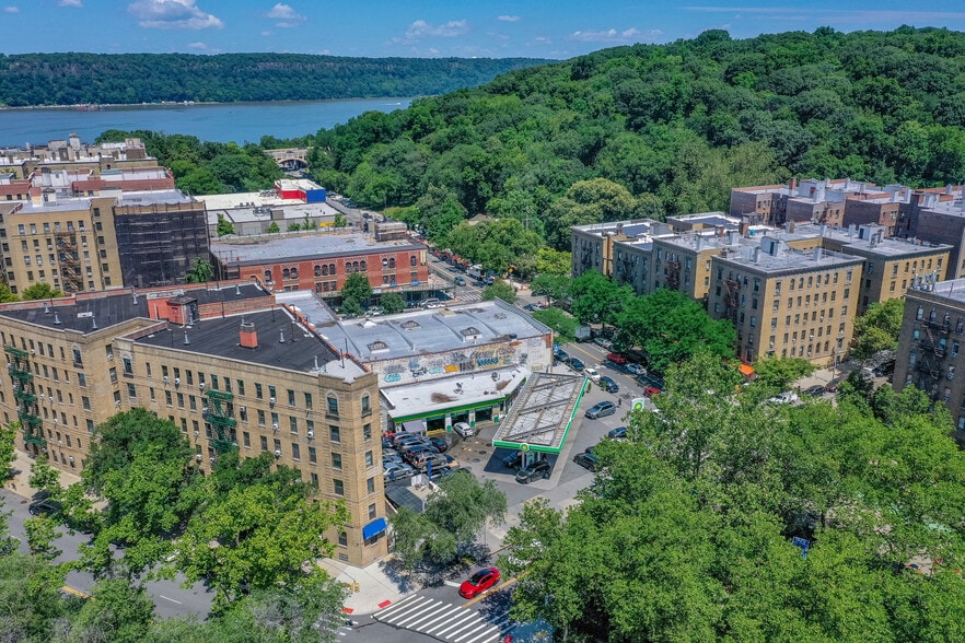 242 Dyckman St, New York, NY for sale - Building Photo - Image 3 of 10