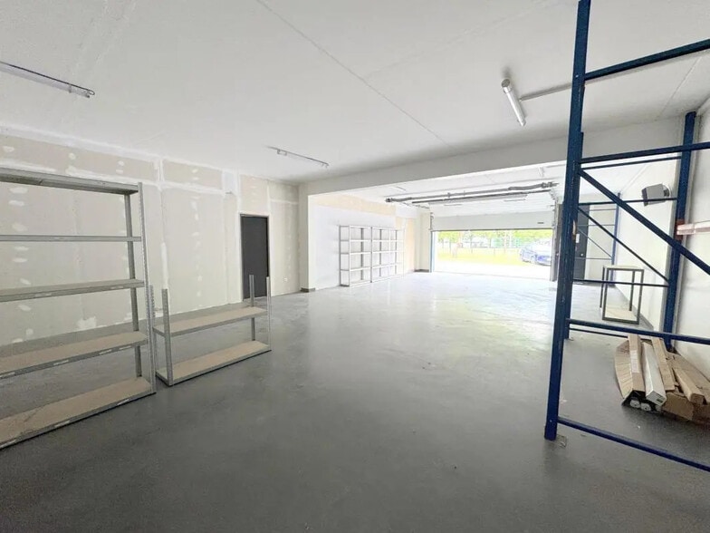 Flex in Herblay-sur-Seine for lease - Interior Photo - Image 1 of 9