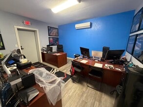 3943 S Interstate 35, New Braunfels, TX for lease Interior Photo- Image 2 of 6