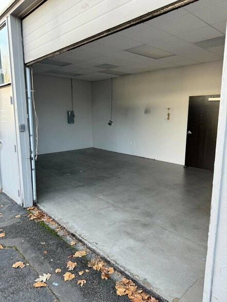 8075 SW Nimbus Ave, Beaverton, OR for lease - Building Photo - Image 2 of 6
