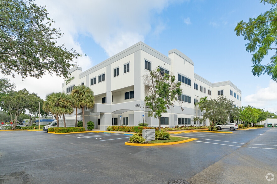 1095 Broken Sound Pky, Boca Raton, FL for lease - Building Photo - Image 2 of 3